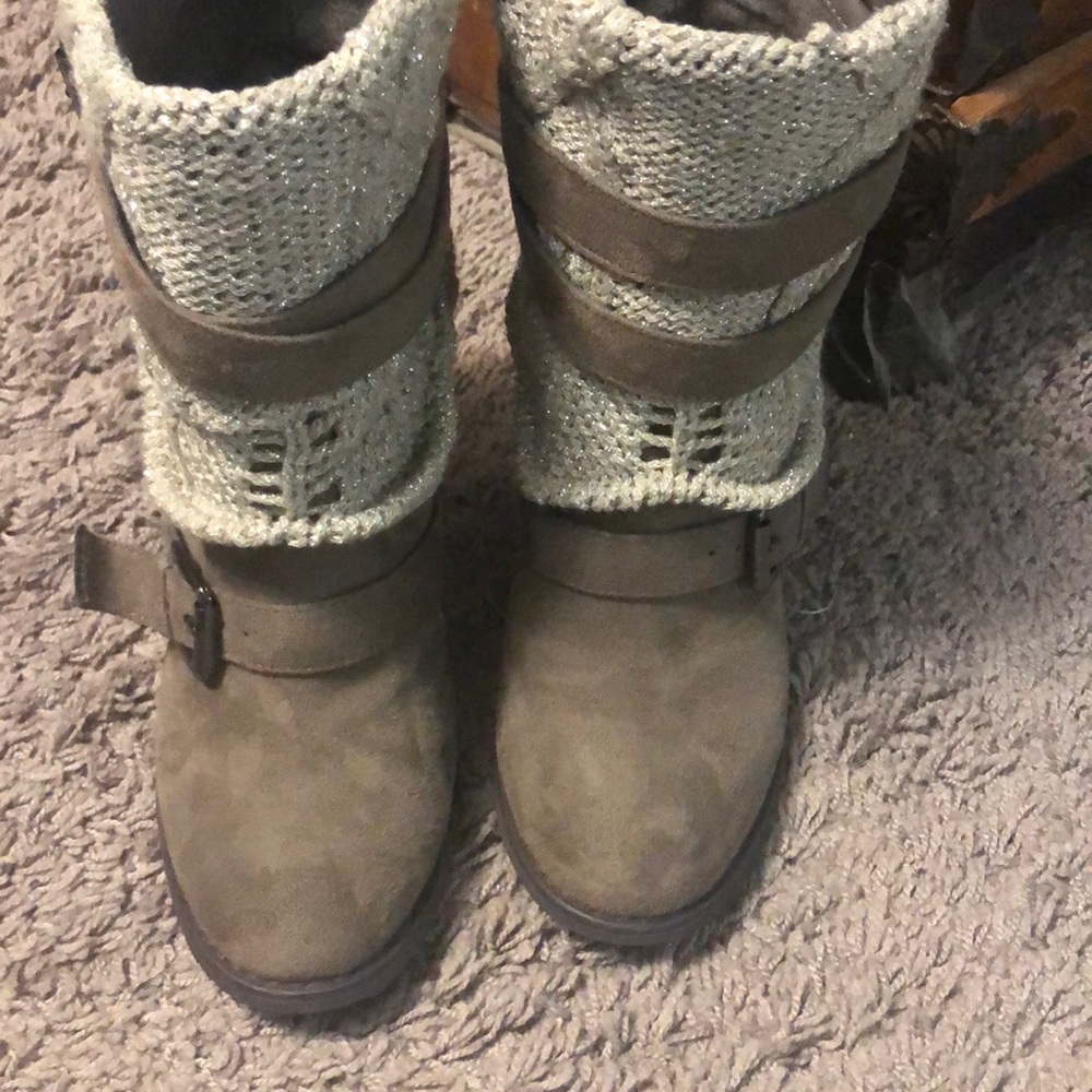 Boots - Picture 2 of 5